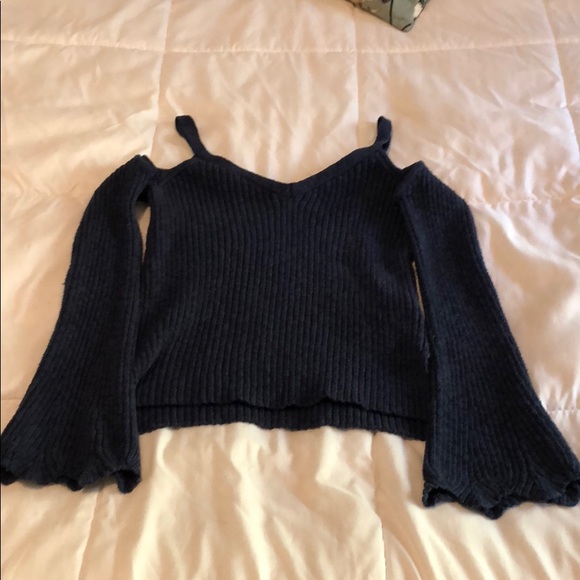 Off the shoulder long sleeve - Picture 1 of 2